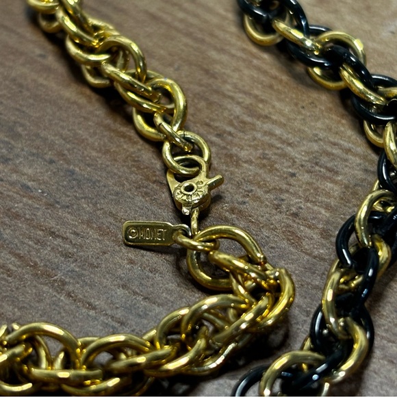 Vintage signed Monet gold tone and black chain, long. - Picture 7 of 7